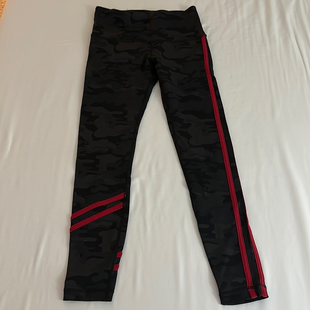 Black camo leggings